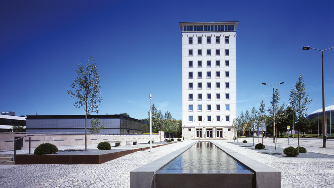 Außenansicht vom Gebäude des Thüringer Landtags